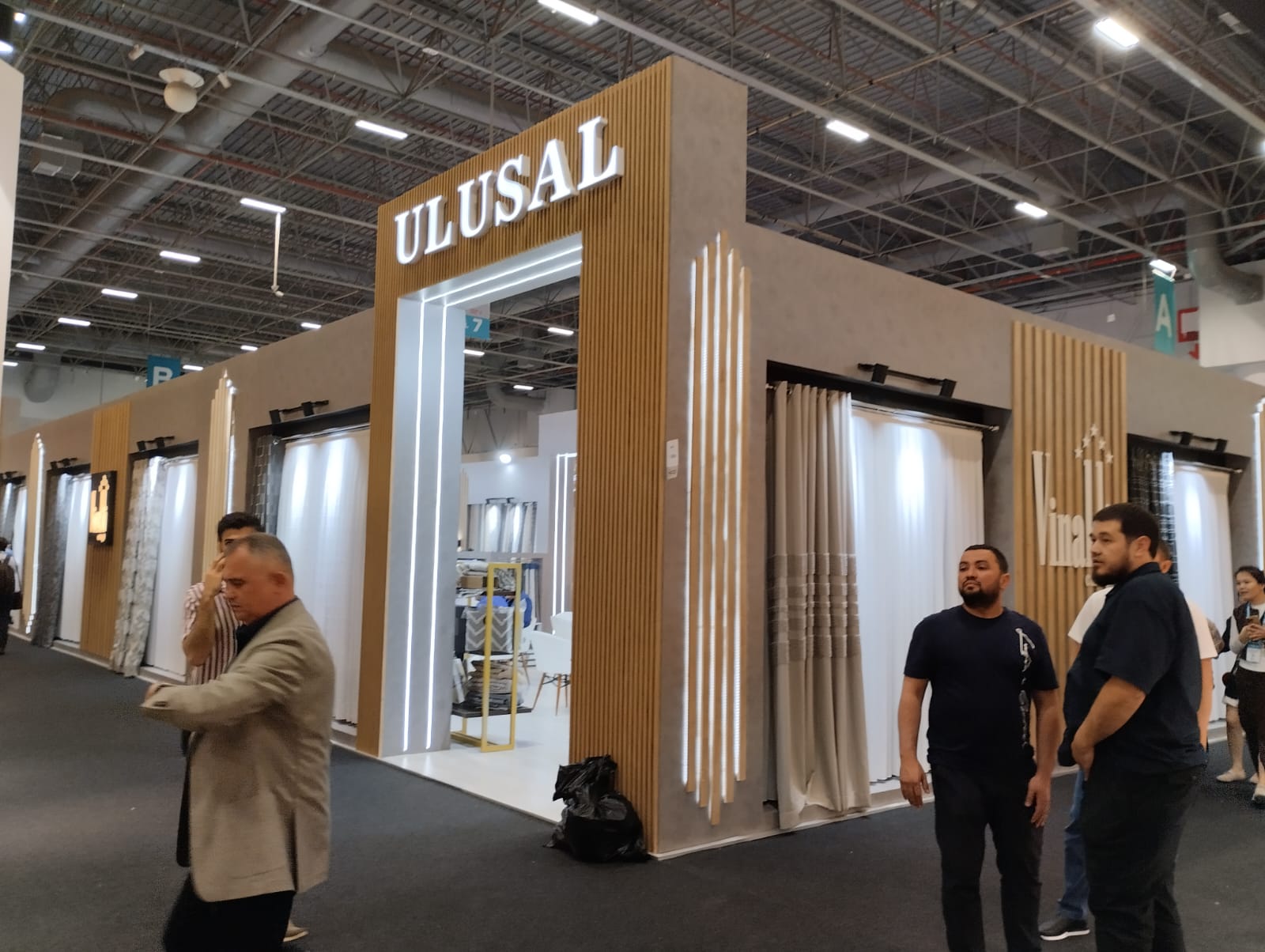 Ulusal (Vinaldi) fuar standı